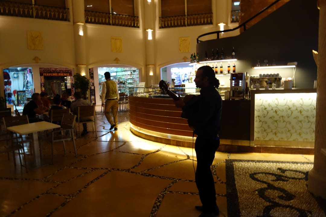 Abendunterhaltung live neben der Lobby Sentido Caribbean World Soma Bay