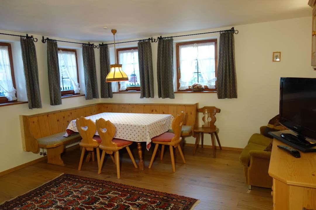 Wohnzimmer / living room Appartement Brunnenhof