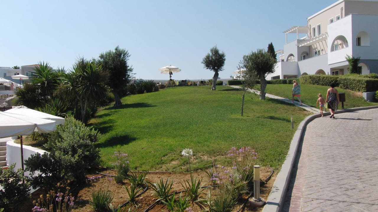 Durch die Hotelanlage Atlantica Marmari Palace