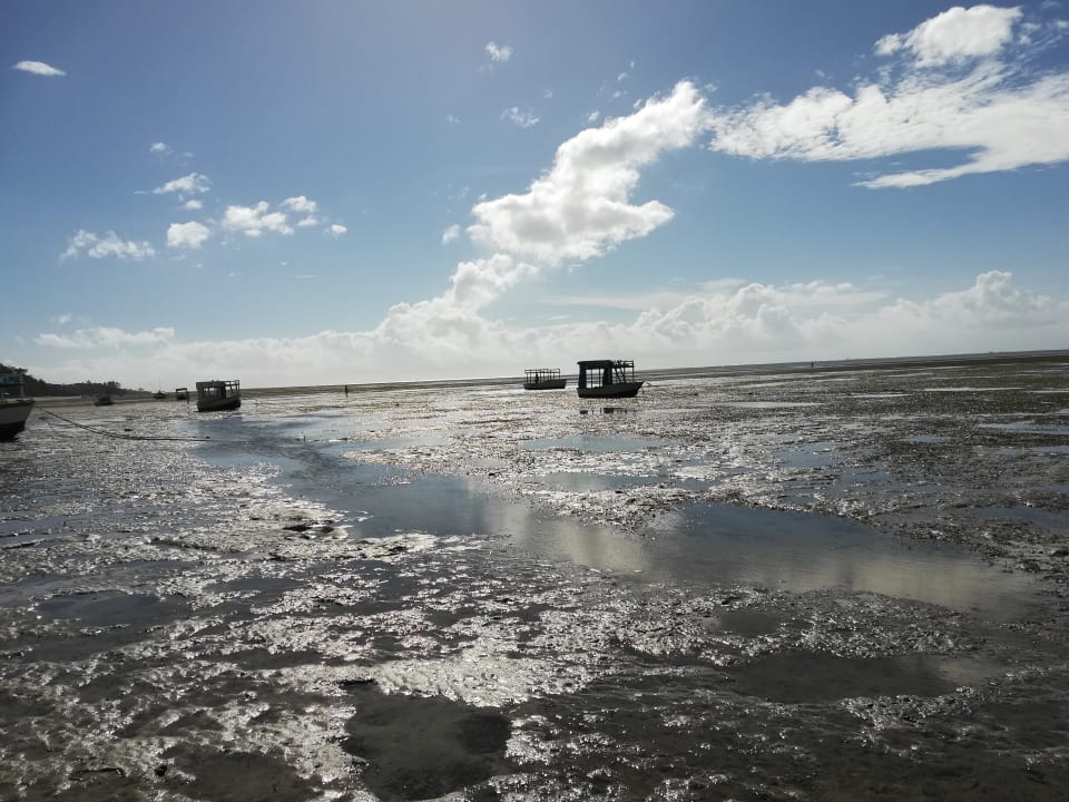 Strand Travellers Beach Hotel & Club