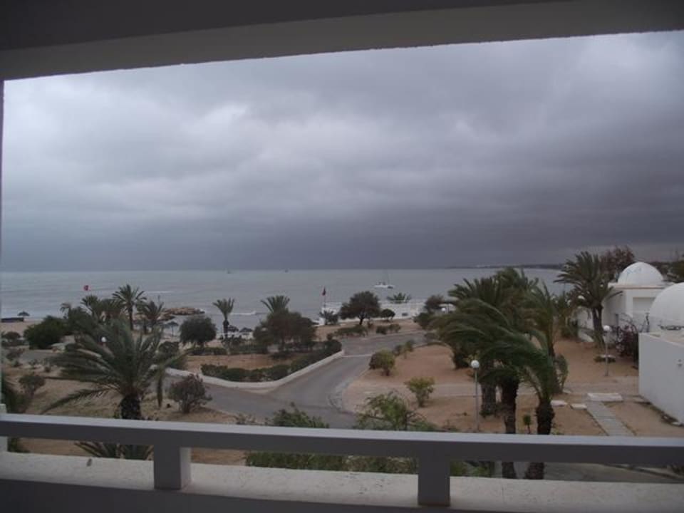 Blick vom Balkon bei Unwetter Hotel El Mouradi Djerba Menzel