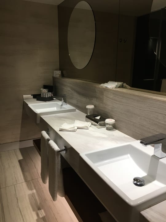 Zimmer Acanthus Cennet Barut Collection