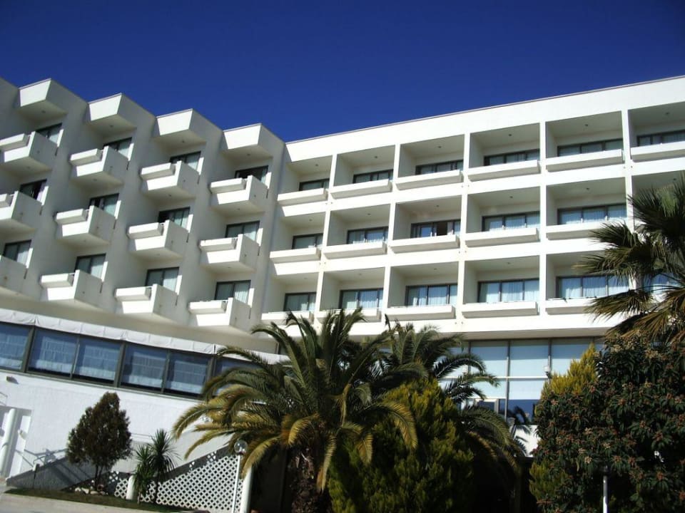 Blick vom Pool zum Zimmer 319 Asteria Collection Side