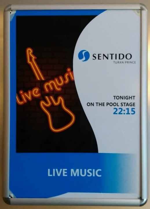 Live-Musik an der Pool-Bar Hotel Turan Prince