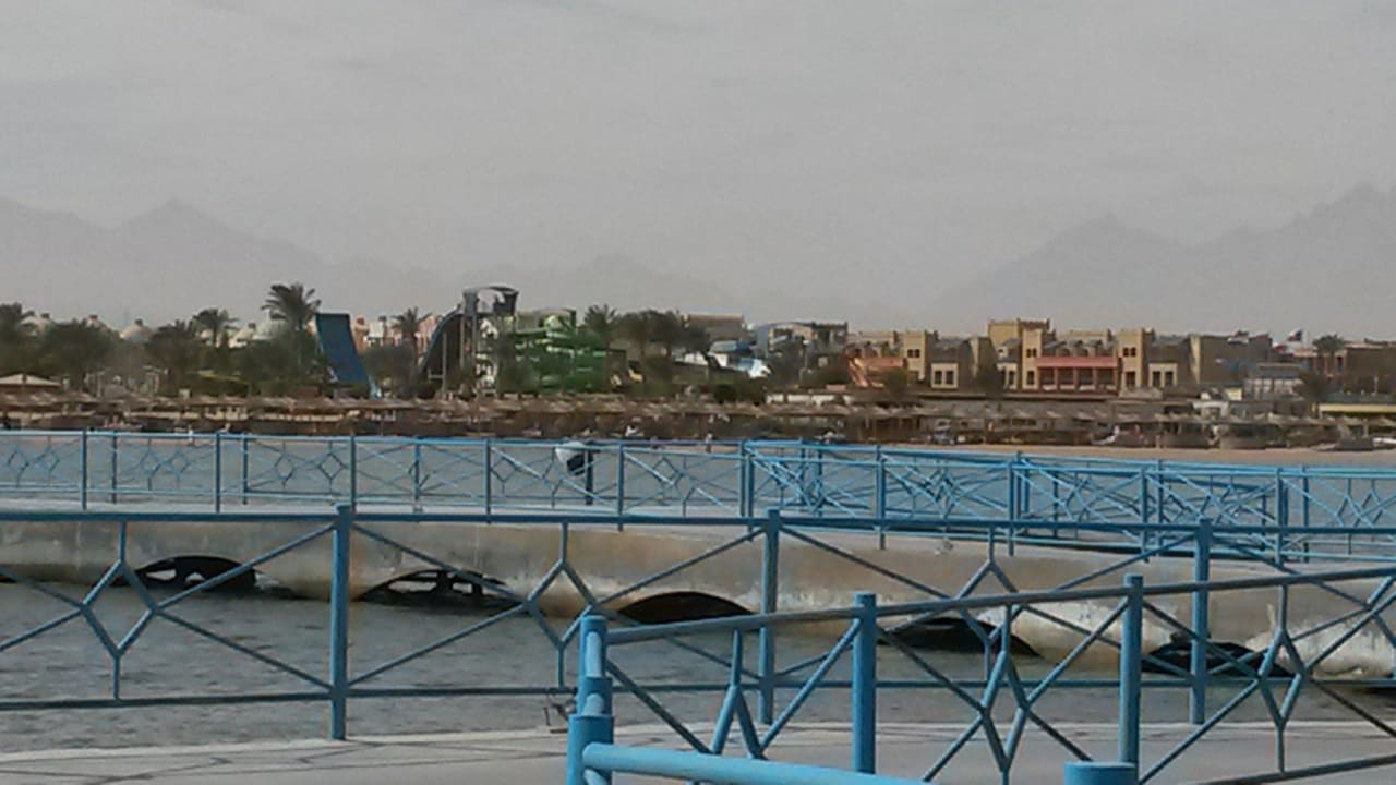 Steg übers Riff Hotel Titanic Palace