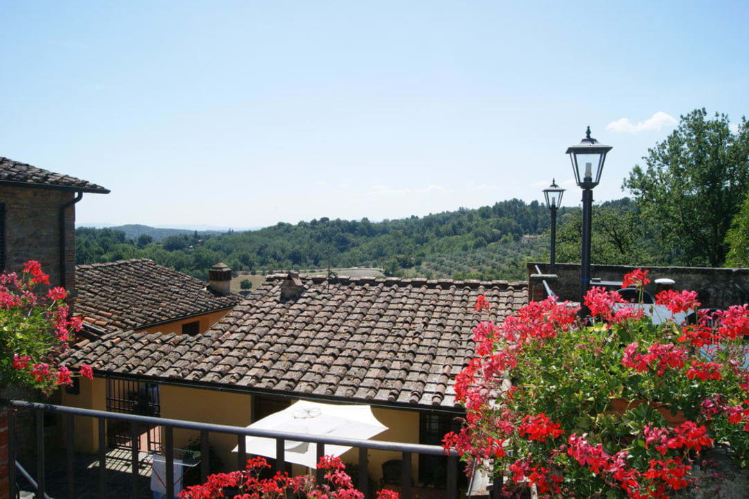 Widok na teren hotelu Norcenni Girasole Village