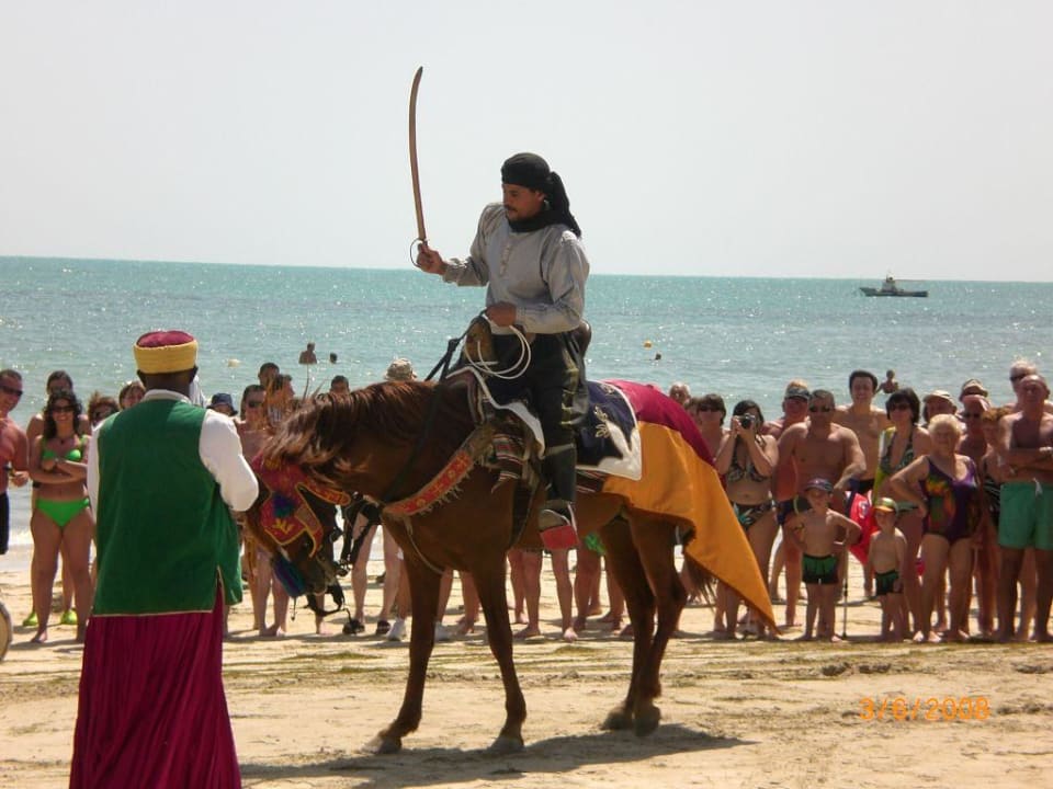Fantasia am Hotelstrand vorm Vincci Hotel Eden Star