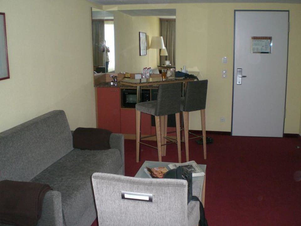 Theke am Zimmereingang NH Collection Hamburg City