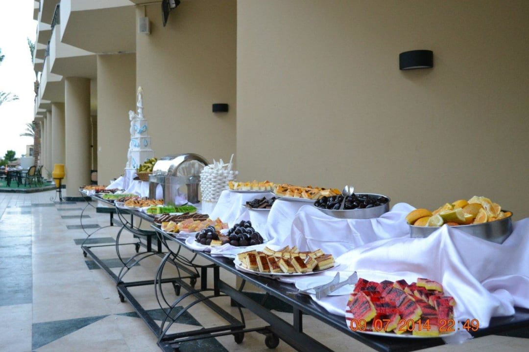 Ужин на улице Bellagio Beach Resort & Spa