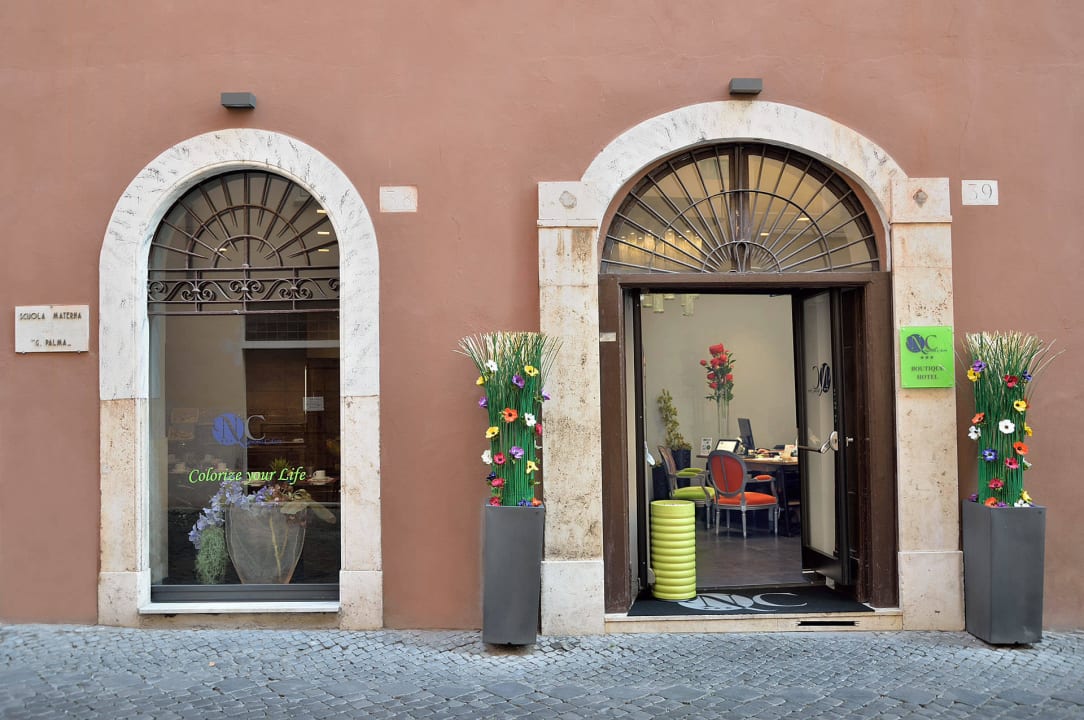 Entrance Navona Colors Hotel