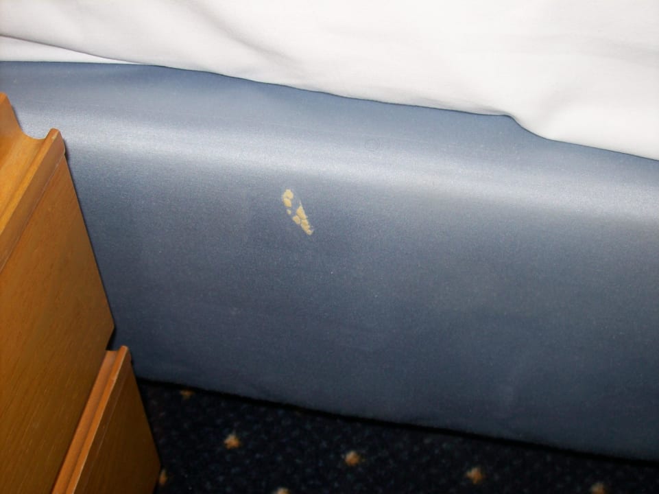 Kaugummireste am Bett Hotel Caravelle & MiniCaravelle