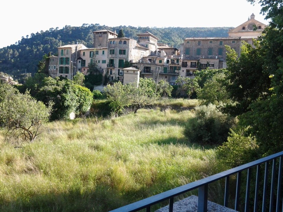 Blick Richtung Kartause aus unserem Zimmer Rusticae Hotel Es Petit Hotel Valldemossa