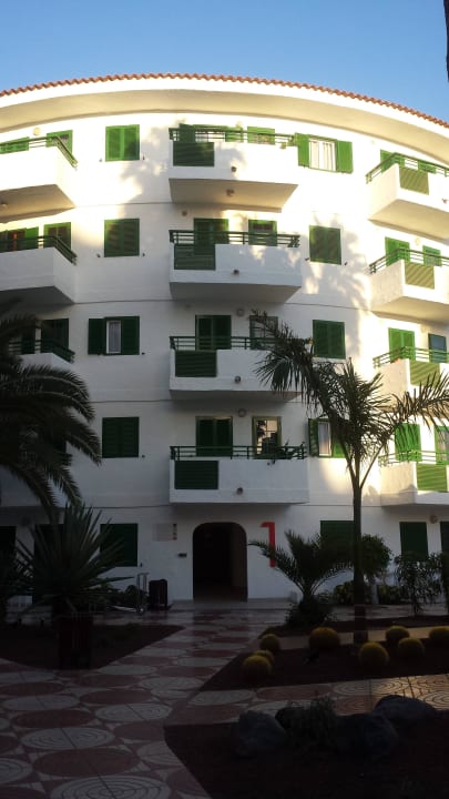 Building with the rooms Servatur Playa Bonita