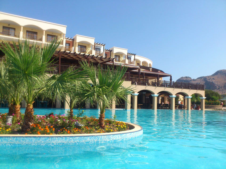 Behind the swimming pool: restaurant Lindos Imperial Resort & Spa