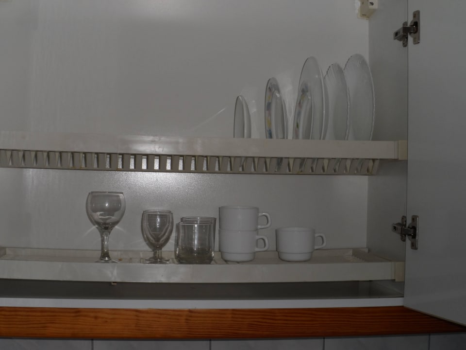 Geschirr für 14 Tage Urlaub Apartments Aloe