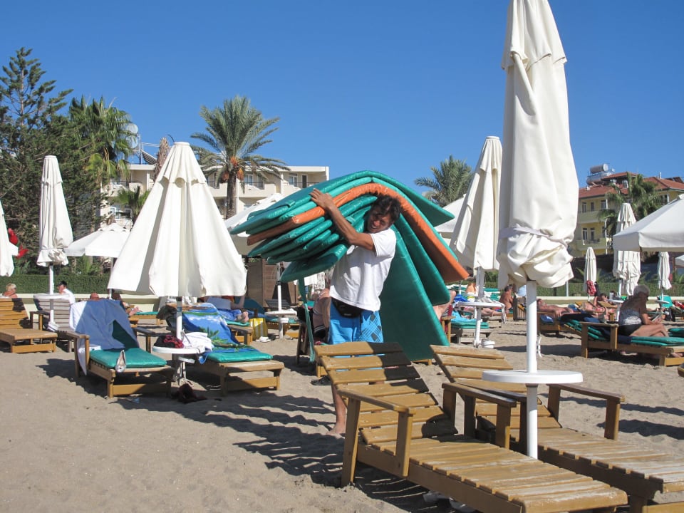 Hassan voll in Altion Nerton Hotel - Erwachsenenhotel ab 16 Jahren