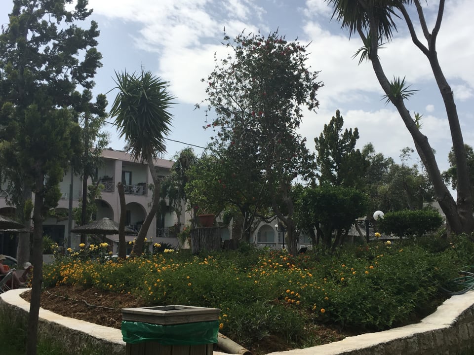 Gartenanlage Corissia Beach Hotel