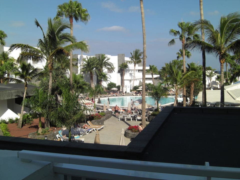 Außenansicht und Pool Hotel Riu Paraiso Lanzarote