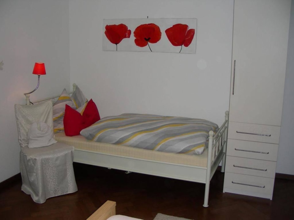 Das Einzelbett im Schlafzimmer 2 Ferienwohnung am Henneberg