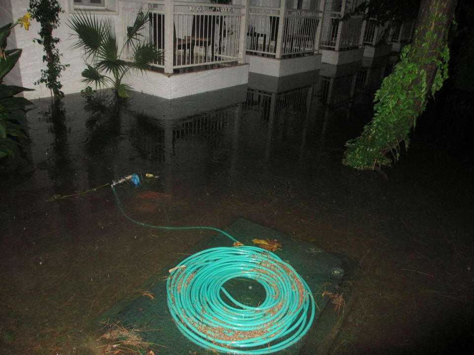 Überschwemmung Garten Petunya Beach Resort