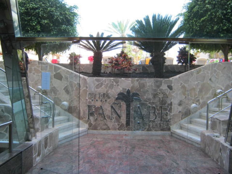 Eingang zum Pool GF FANABE