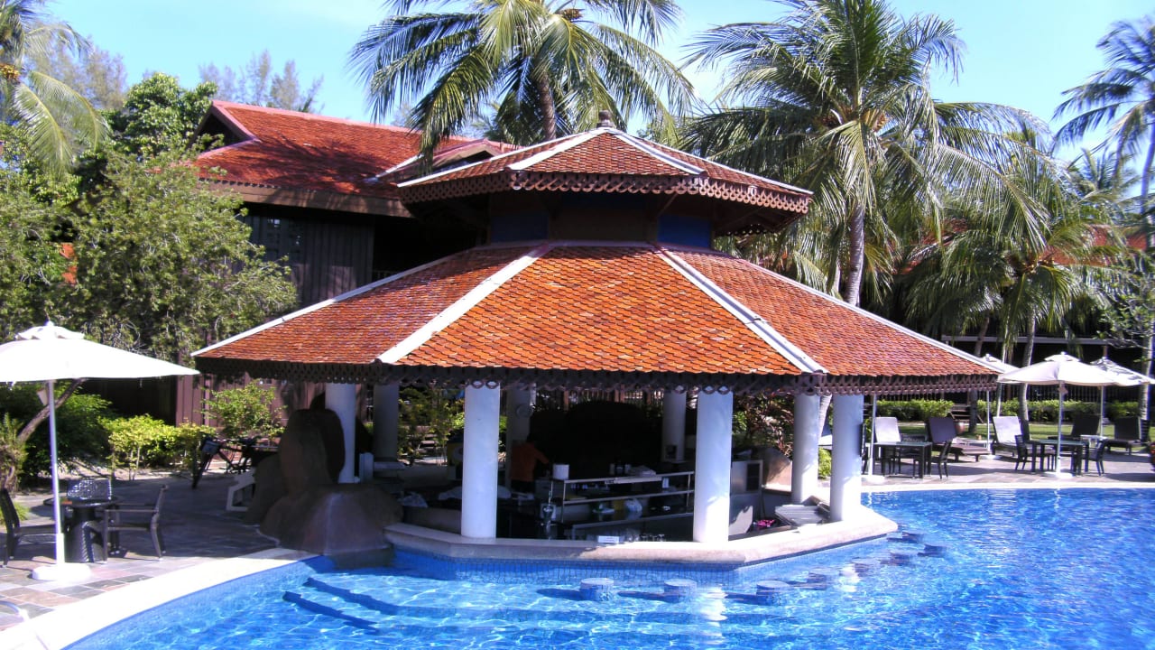 Cascade Pool Mit Poolbar Meritus Pelangi Beach Resort And Spa Pantai