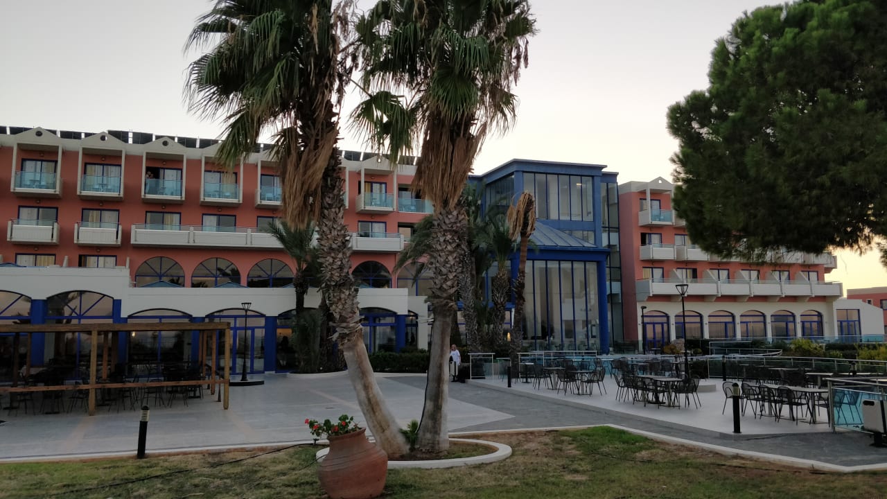 Außenansicht Kresten Palace Hotel