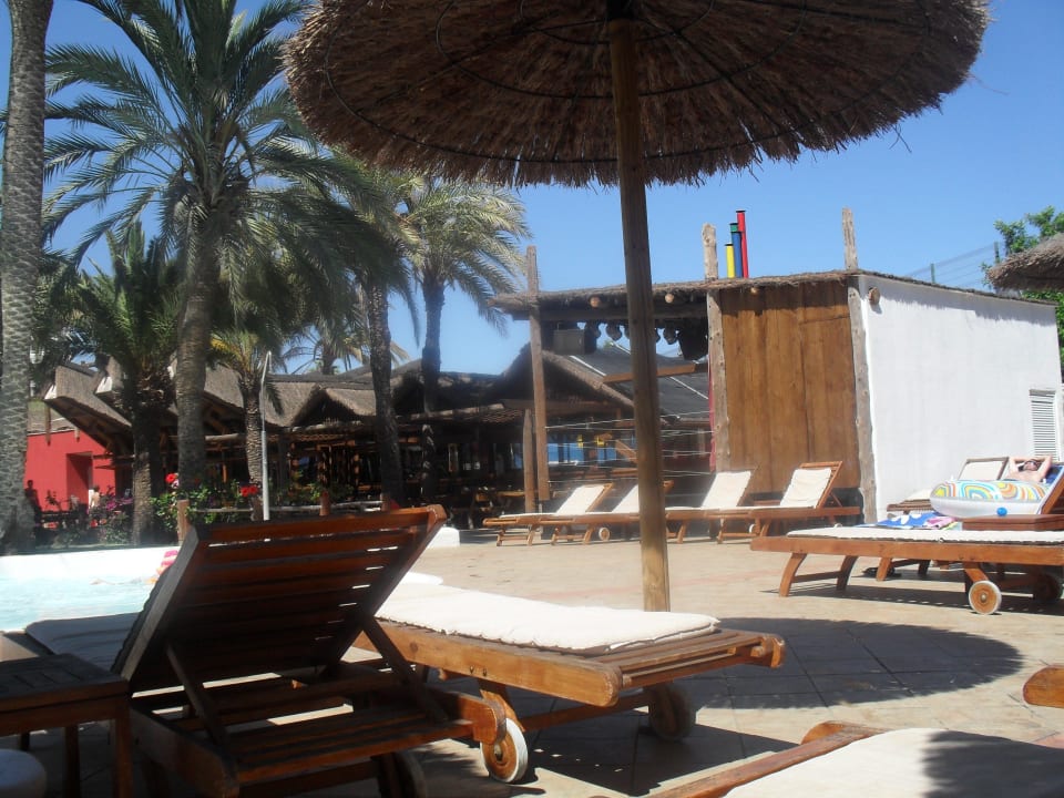 Blick von der Pool-Liege HL Miraflor Suites Hotel