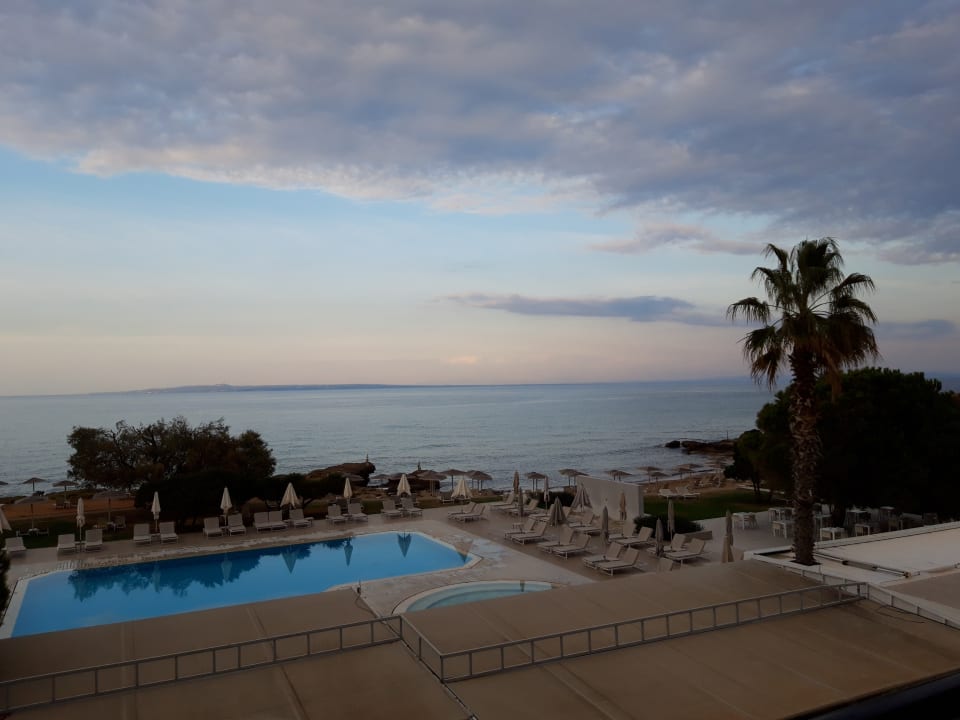 Pool The Bay Hotel & Suites