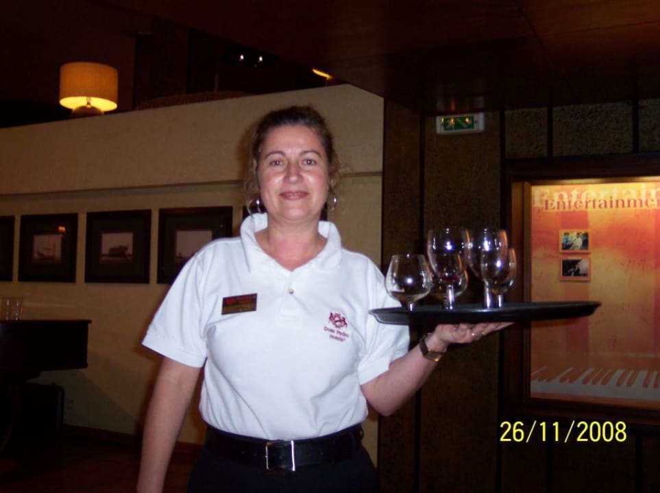 Barfräulein Hotel Dom Pedro Madeira