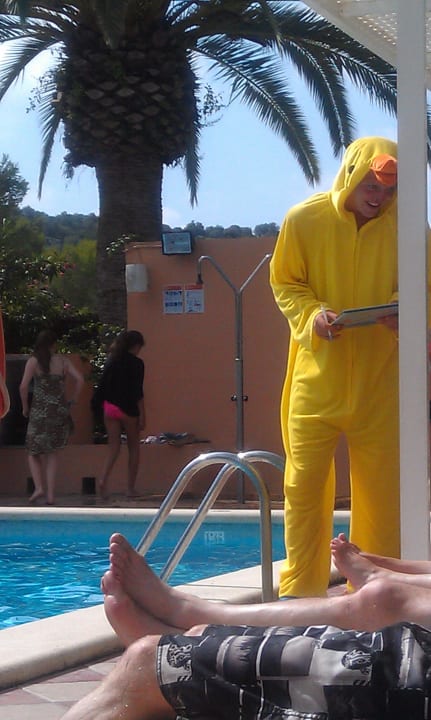 Animateur bei der Arbeit Flipflop Cala Romantica