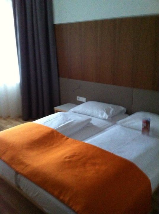Doppelbett Eventhotel Pyramide