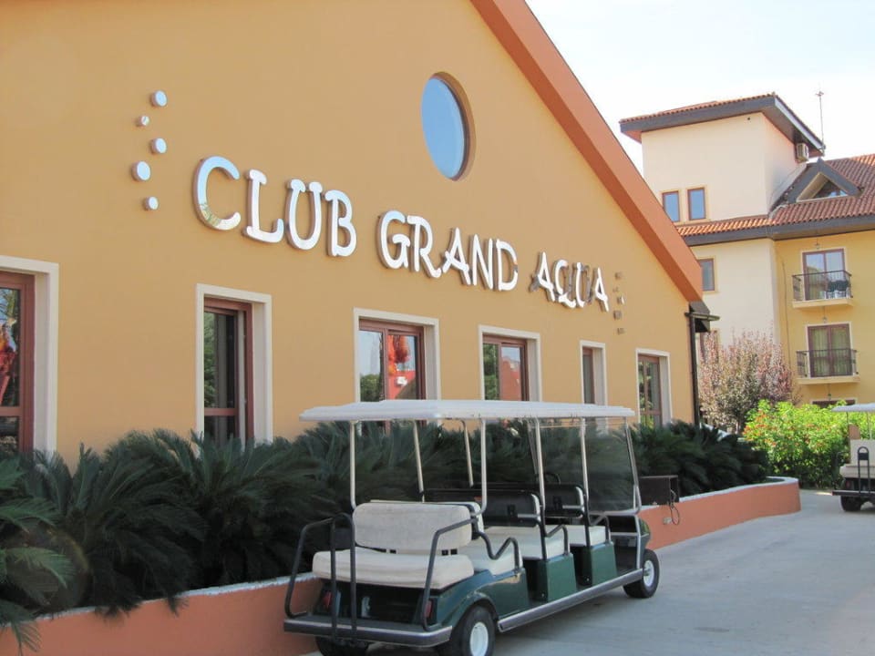 Außenansicht vom Hotel Club Grand Aqua