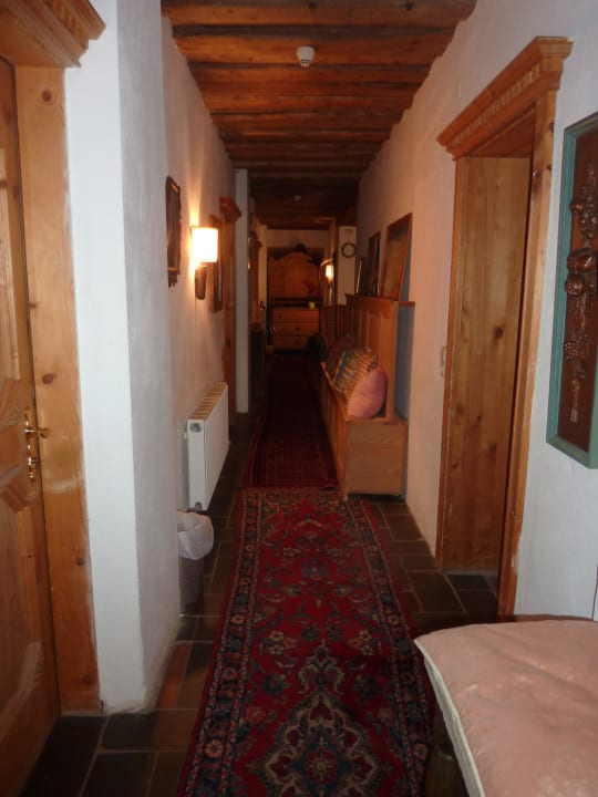 Gang zu den Zimmern Schloss Münichau