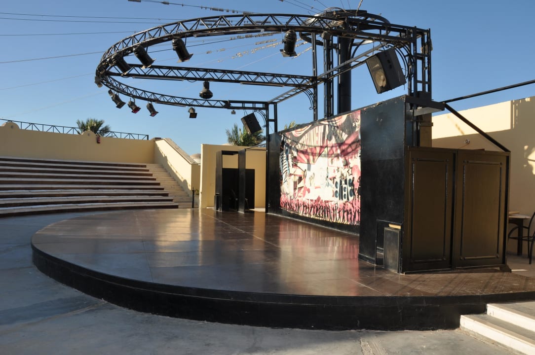 Das Amphitheater, abends ist da Kinderdisco Desert Rose