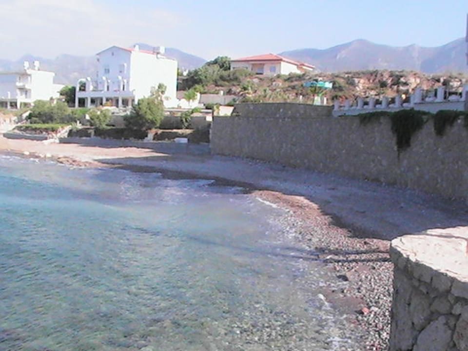 Strand vor dem Hotel Vuni Palace Hotel