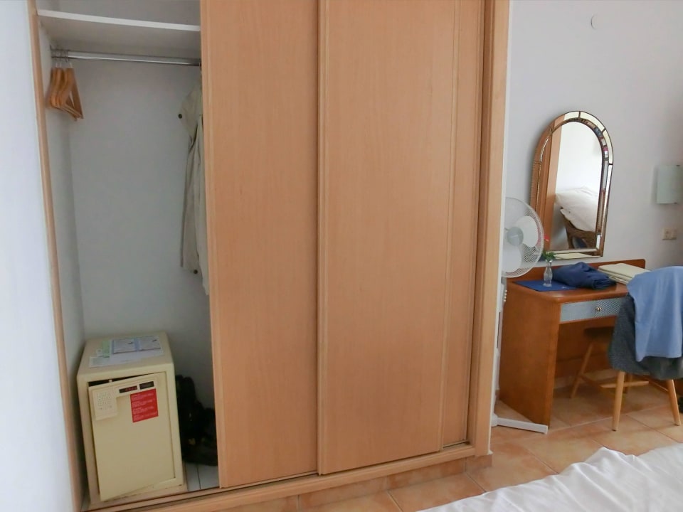 Gr. Safe im großen Schrank Marina Playa Suite Hotel