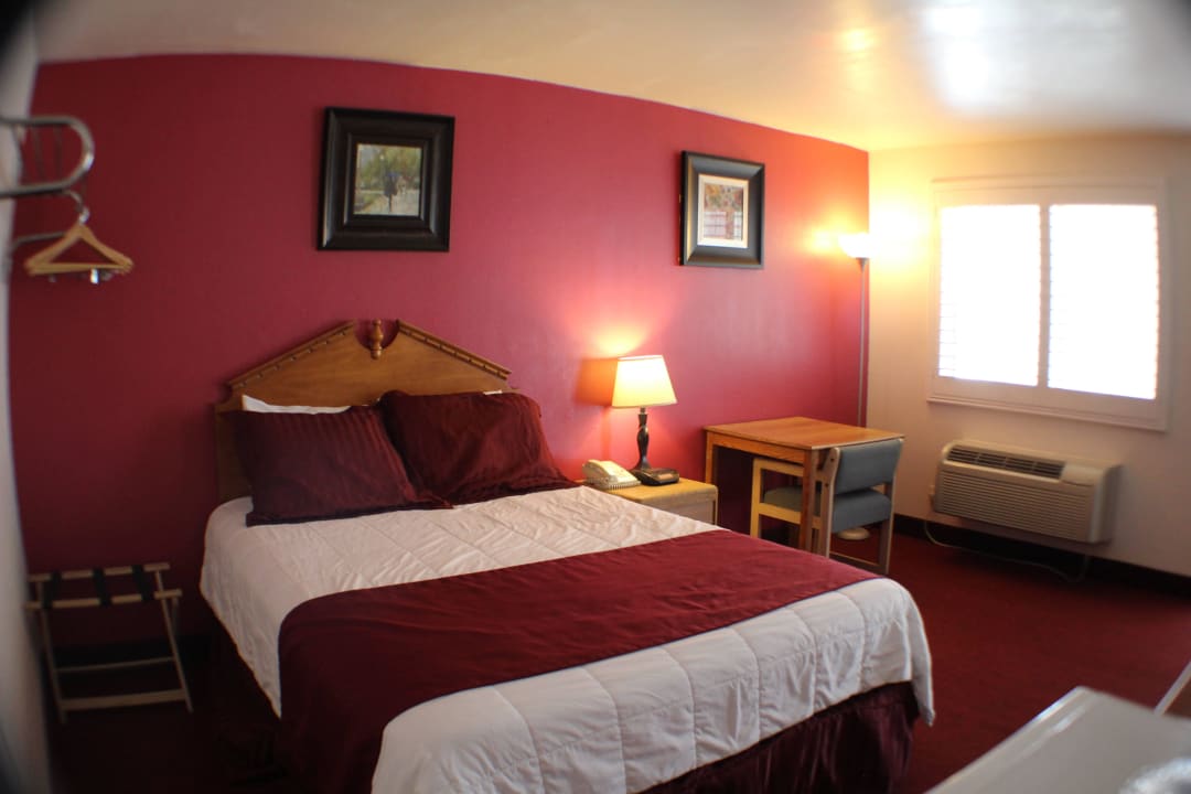 One King Bedroom RAMADA Hotel Kingman