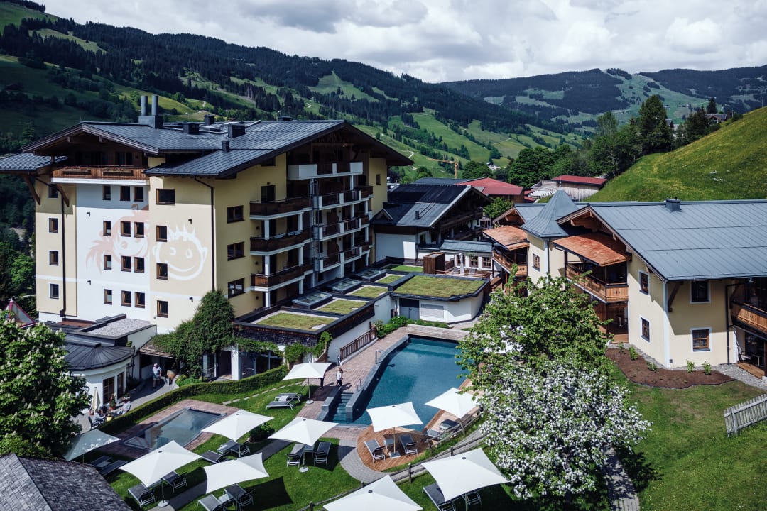 Außenansicht Familienresort Ellmauhof – das echte All Inclusive