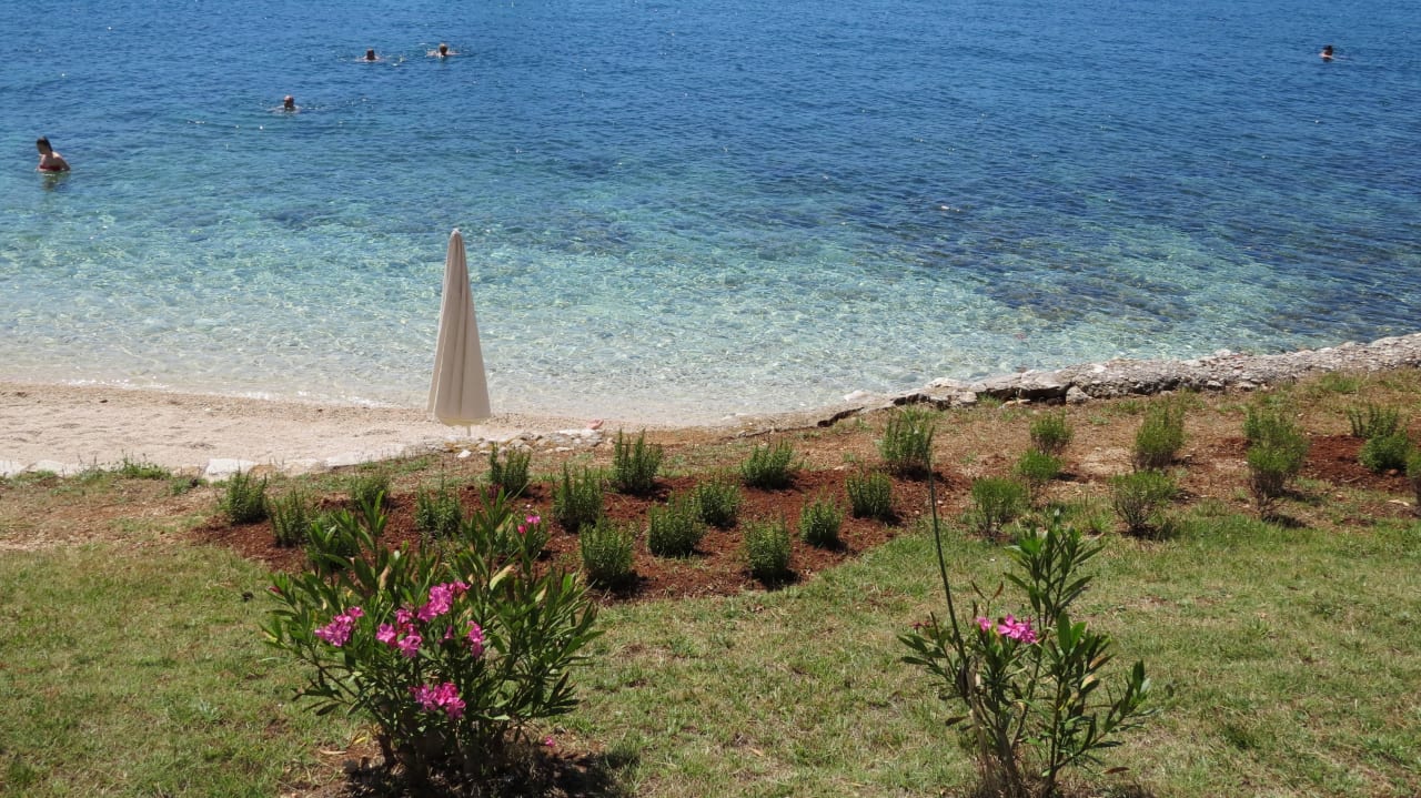 Einer der vielen kleinen Strände Maistra Select Island Hotel Katarina