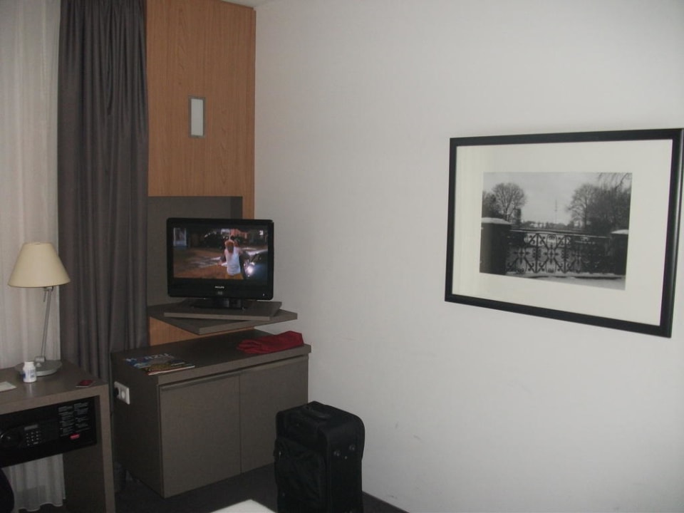 TV-Ecke im Zimmer Mercure Hotel Hamburg Mitte
