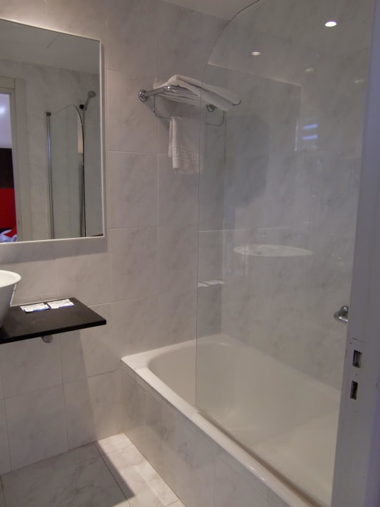 Bequeme Wanne mit Duschfunktion Bahía de Alcúdia Hotel & Spa