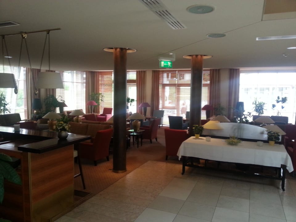  lichtdurchflutete Lobby Hotel Residence Starnberger See