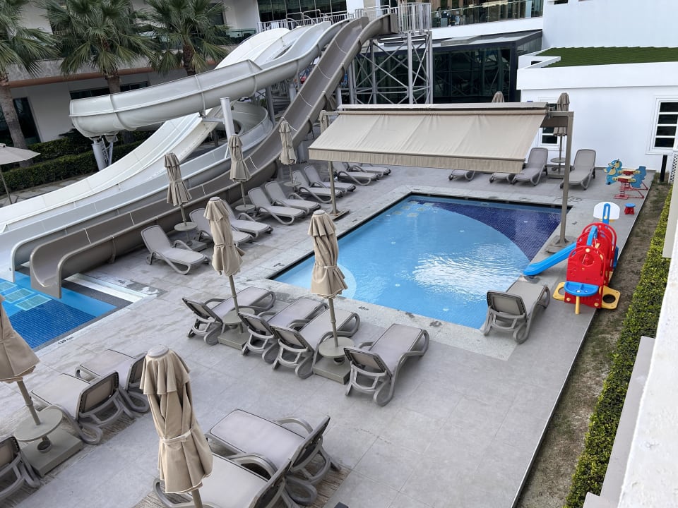 Pool Side Sunport Hotel & Spa
