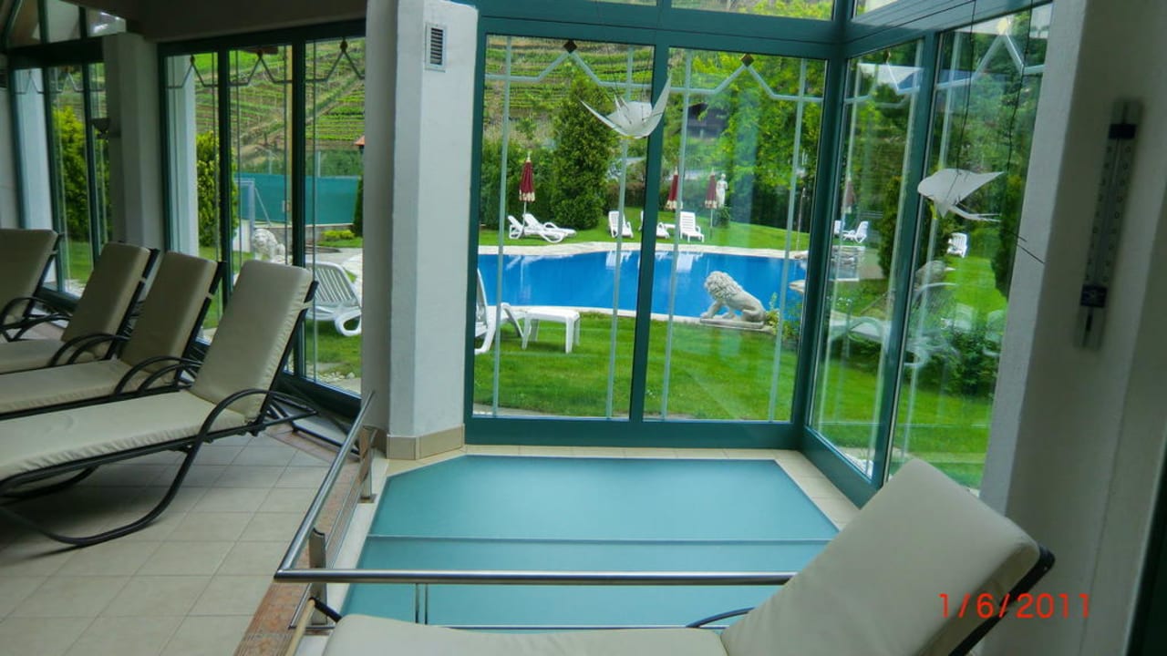 Innenpool Bereich Hotel Burggräflerhof
