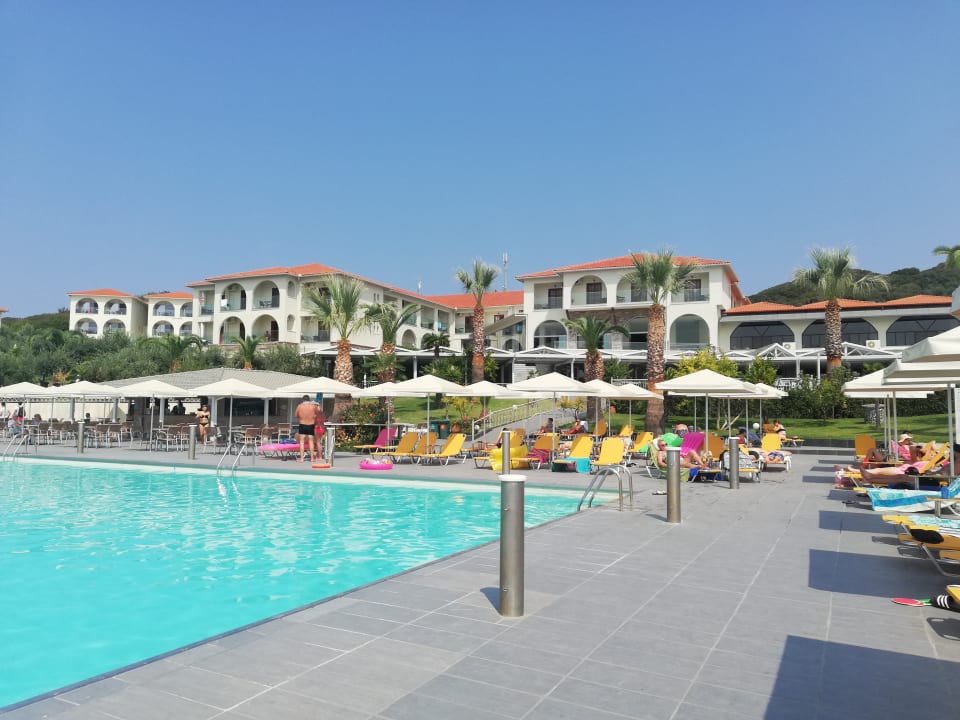 Pool Akrathos Beach Hotel