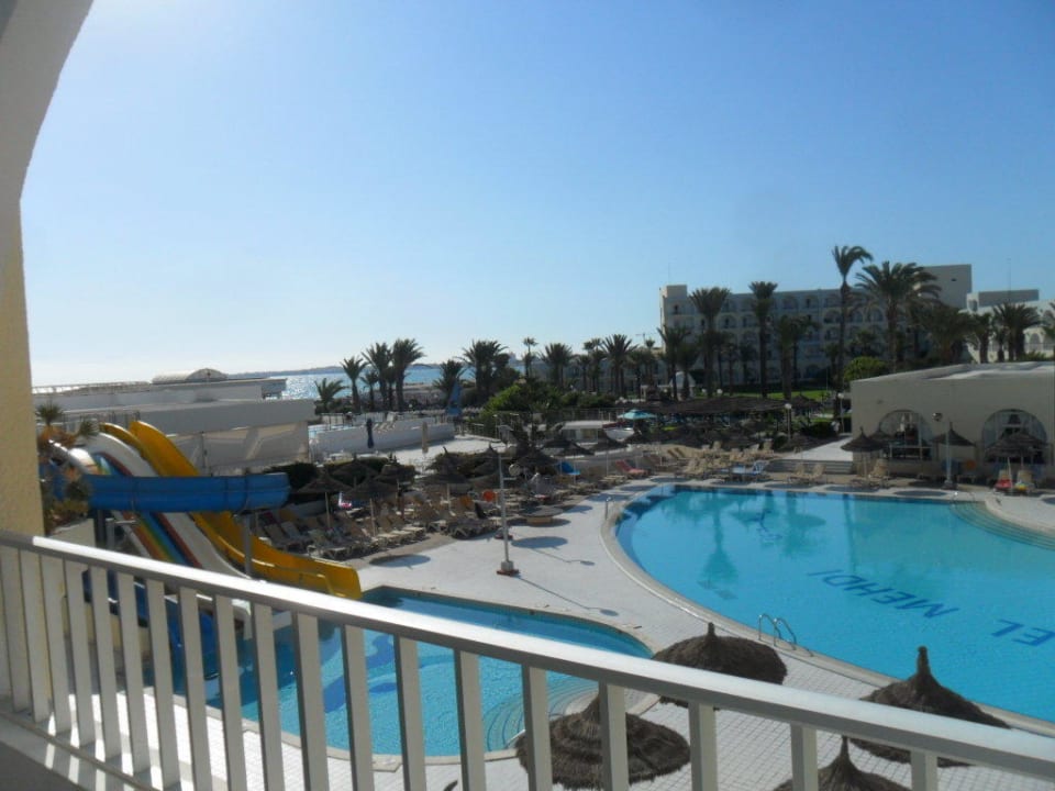 Ausblick zum schönen Pool El Mehdi Beach Resort