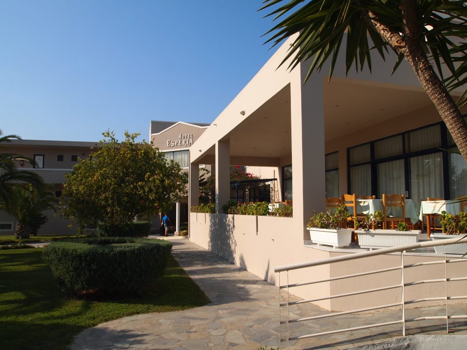 Eingangsbereich & Restaurant außen Hotel Esperia