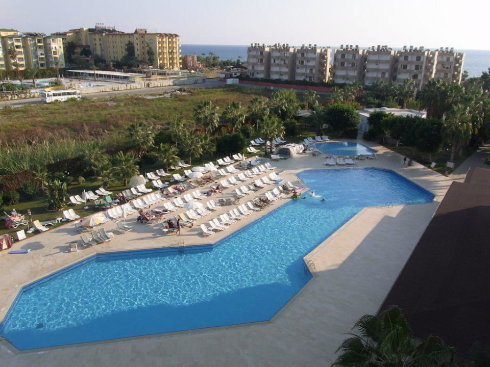 Pool von oben (Zimmer 513) Hotel Royal Garden Beach