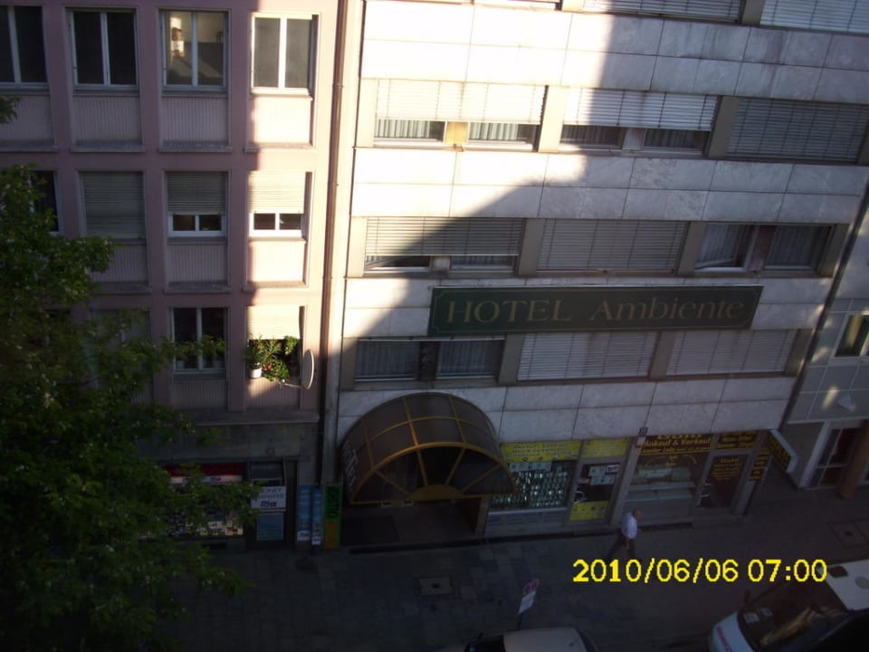 Blick aus dem Fenster auf Hotel Ambiente Hotel Monaco